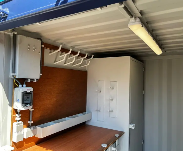 8ft workshop container - Image 2